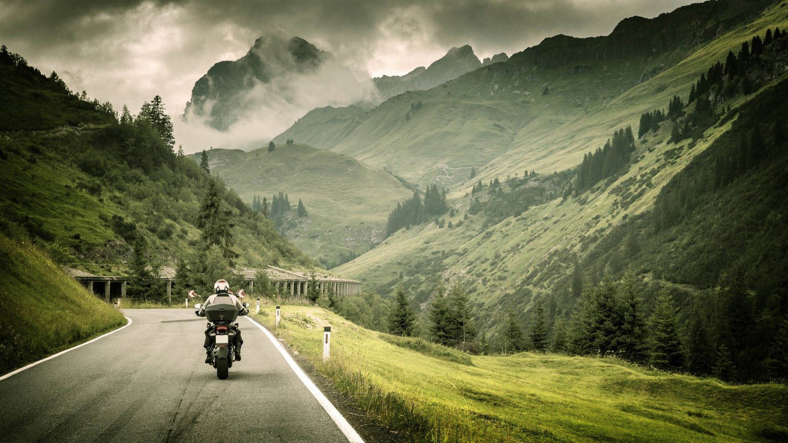 Explore the World Without Breaking the Bank